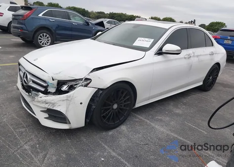 2017 Mercedes-Benz E 300 z USA, uszkodzony, nr VIN WDDZF4JB6HA042701